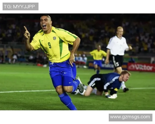 足球明星精彩瞬间合集盘点足坛传奇球员的辉煌时刻与感人故事