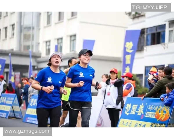 霍勒迪妻子是足球明星她的职业生涯与家庭生活的精彩交织